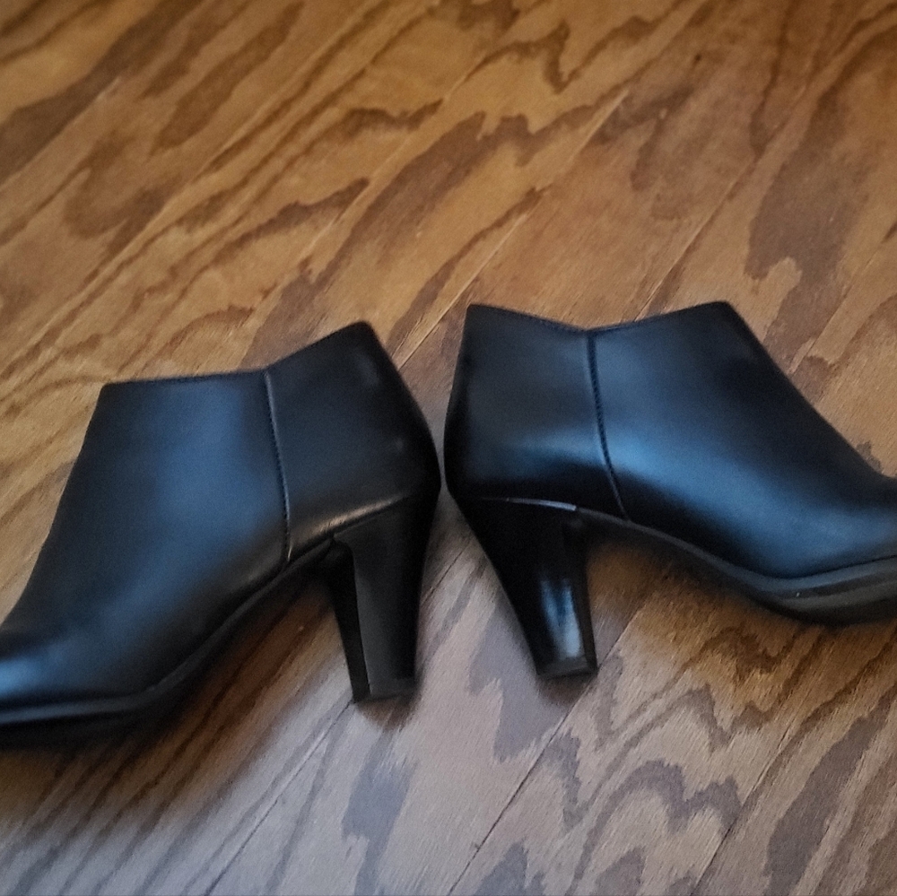 Classic Black Ankle Boots Made In Canada. Make Me A Reasonable Offer.